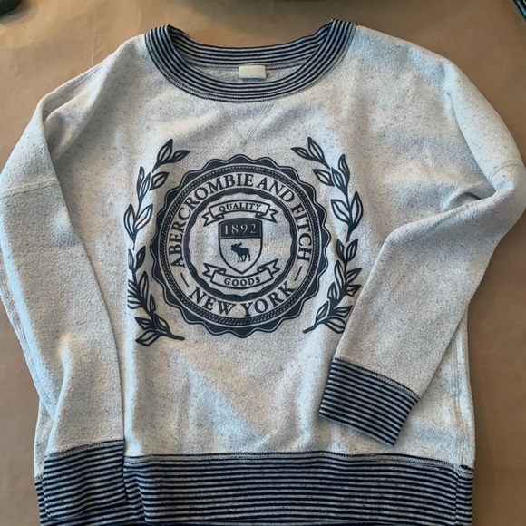 Abercrombie & Fitch Tops - 🇺🇸 Ambercrombie and Fitch Beaded Sweatshirt